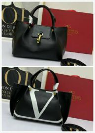 Picture of Valentino Lady Handbags _SKUfw98199120fw